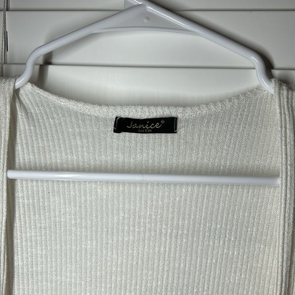 Janice women’s Beach Coverup. One Size. - Picture 3 of 9